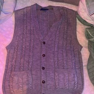 Grey sweatervest